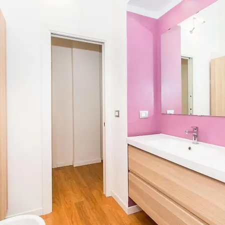 Guesthost - Porta Nuova & Parco Del Valentino Roomy Flat Lägenhet *