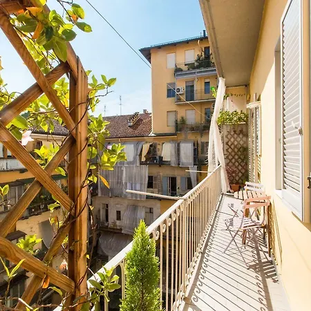 Guesthost - Porta Nuova & Parco Del Valentino Roomy Flat Апартаменты *