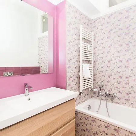 Апартаменты Guesthost - Porta Nuova & Parco Del Valentino Roomy Flat