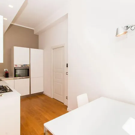 Апартаменты Guesthost - Porta Nuova & Parco Del Valentino Roomy Flat