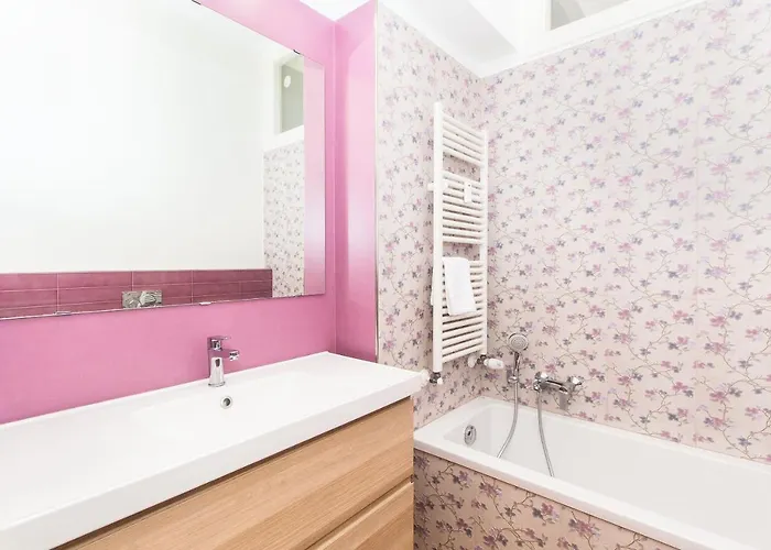 Guesthost - Porta Nuova & Parco Del Valentino Roomy Flat Apartment *