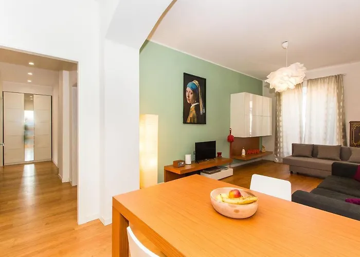 Guesthost - Porta Nuova & Parco Del Valentino Roomy Flat Apartment Turin