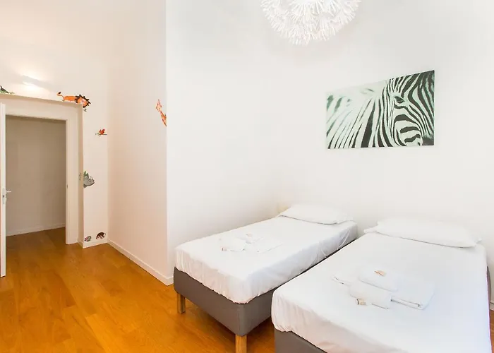Apartment Guesthost - Porta Nuova & Parco Del Valentino Roomy Flat *
