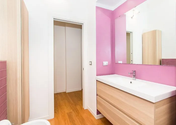 Guesthost - Porta Nuova & Parco Del Valentino Roomy Flat Appartement *