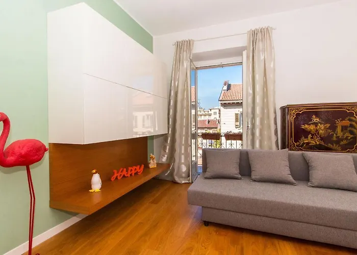 Guesthost - Porta Nuova & Parco Del Valentino Roomy Flat Apartment *