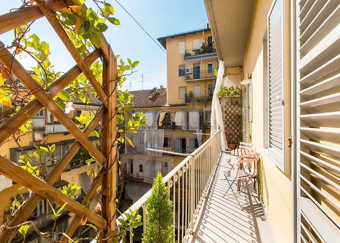 Guesthost - Porta Nuova & Parco Del Valentino Roomy Flat Appartement *