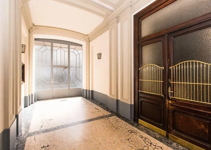 Guesthost - Porta Nuova & Parco Del Valentino Roomy Flat Daire *