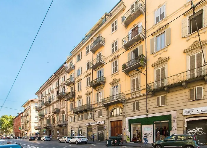 Guesthost - Porta Nuova & Parco Del Valentino Roomy Flat Daire *