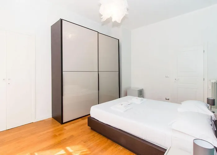 Guesthost - Porta Nuova & Parco Del Valentino Roomy Flat Daire *