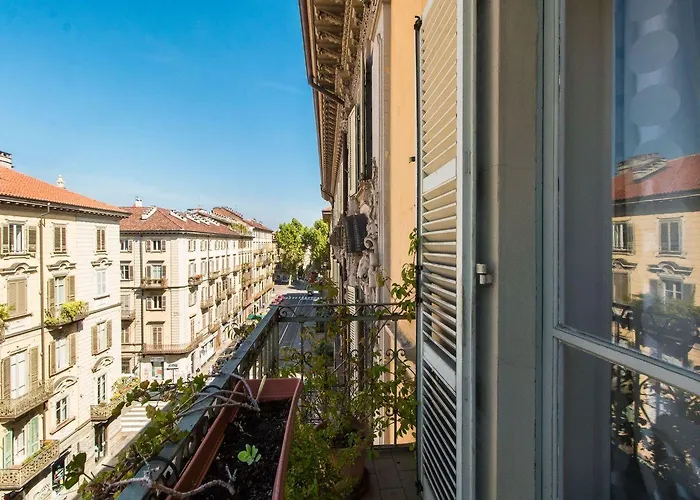 Guesthost - Porta Nuova & Parco Del Valentino Roomy Flat Appartement Turijn